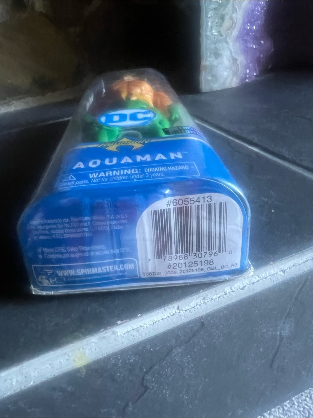 DC Aquaman Figure - Red, Green, Blonde - Picture 4 of 8